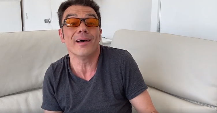 Richard Ruben dans le rôle de Jean-Claude Vandamme