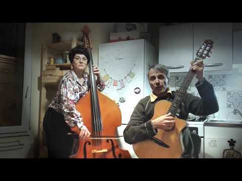 Emilie Bobilot au violoncelle et son mari à la guitare